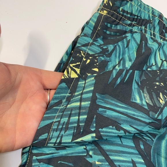 Columbia Men's Super Backcast Swim Shorts in Tranquil Teal Palm Leaf Print; XXL - Picture 10 of 13